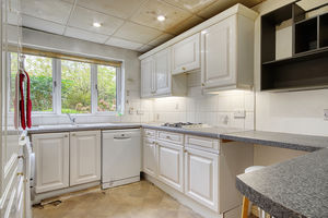 Kitchen/Breakfast Room- click for photo gallery